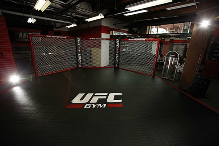 UFC Gym зал